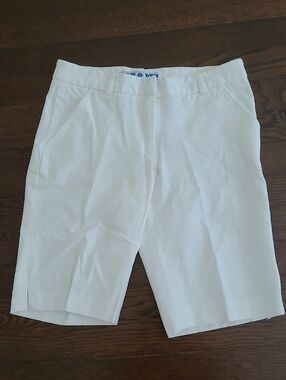 Contemporary Brand How & Wen White Womans Stretch Cotton Shorts Sz 2